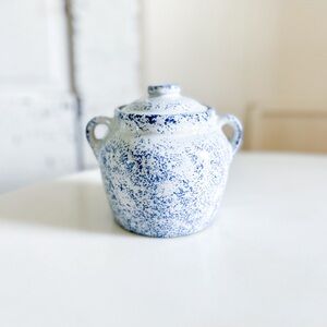 Monmouth Maple Leaf Stoneware Crock 🩵